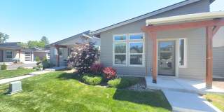 2 Bedroom / 1 Bathroom in NE Bend Gallery 1