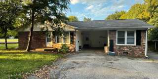 2 bed/ 1 bath duplex with Carport Gallery 1