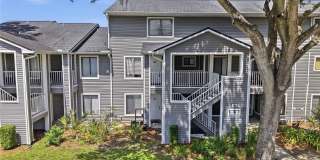 2216 STONINGTON Avenue Gallery 1