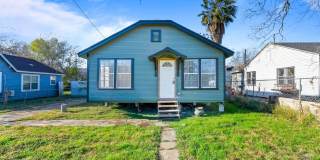 SPACIOUS TWO BEDROOM TWO BATH HOUSE! Gallery 1