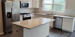 Great 3 bedroom, 2 bathroom townhome Gallery 1
