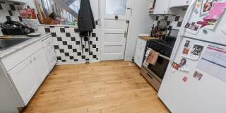 Large 3-bed/1-bath Apartment in the Heart of Rogers Park! Gallery 19