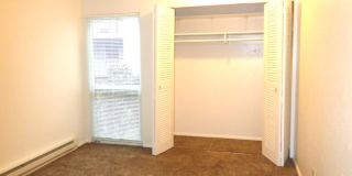 Rent Special: 1/2 Off June's Rent!! - Downstairs 2 Bedroom Unit Gallery 11