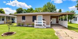 Adorable 2/1 Cottage near Downtown Lake Jackson!, Gallery 1