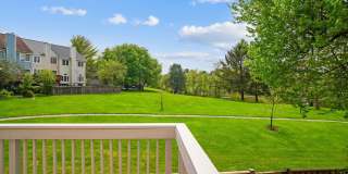 Updated 4 level TH w/ 2 FB & 2 "1/2" baths + One car garage! Gallery 18