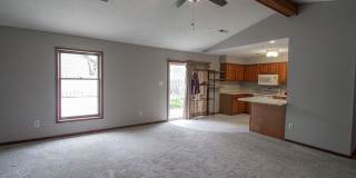 Spacious 3 bedroom w/ fenced yard Gallery 14