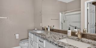 Updated 3BD/3BA Townhome: Quartz Counters, Full Basement Suite/Home Theater, Central A/C Gallery 11