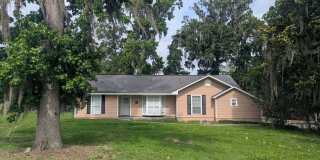 Charming SE Ocala Home with Spacious Yard & Convenient Location Gallery 1