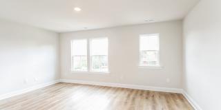 Beautiful 4BR 2.5BA Home w/ Full Appliance Kitchen • Garage Parking • Gallery 14