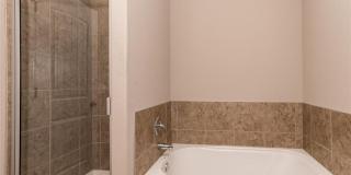 4 bedroom 2.5 bath in Lowell-south of Promanade Gallery 9