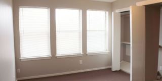 CONTEMPORARY URBAN CONDO NEAR DOWNTOWN Gallery 15