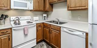 Lakeside Hills Apartments Gallery 17