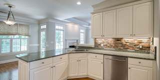 Beautiful Home in Willow Springs Just Minutes to Downtown Franklin Gallery 15