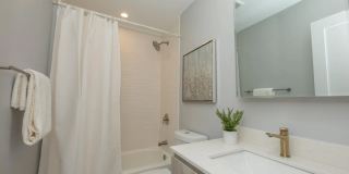 841-2B West Barry Ave. Gallery 4