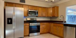 Adorable centrally located townhome Gallery 3