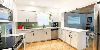 Stylish Heated Pool House  Near the Beach Gallery 18