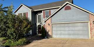 4 Bedroom 2.5 Bathroom Home in NW Salem! Gallery 1