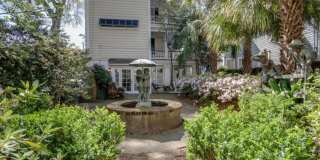 Beautiful 2 BR/1 BA Furnished Apartment Available in Downtown Charleston! Gallery 4