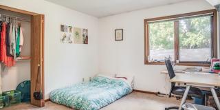Spacious 5 Bedroom, 2 Bathroom Unit - Close to Campus! Gallery 9