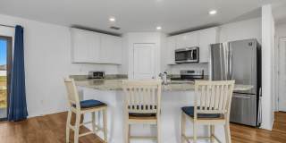 NOW AVAILABLE - 3/2 with 2 Car Garage in Mirror Lakes! Gallery 13