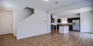 Beautiful 3 Bed 2.5 Bath home in Tuscany community! Gallery 3