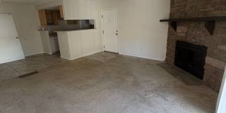 Spectacular Top Floor Condo in Aurora! Gallery 13