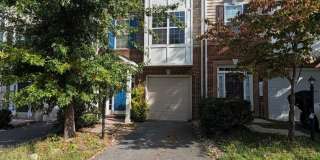 Bright and Sunny Townhouse In Manassas Park Gallery 1