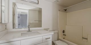 Clean! 3 bed 2 bath Town Home - Central PHX - Gated - Pool! MOVE-IN SPECIAL!! Gallery 11