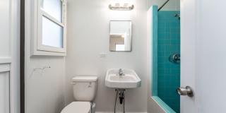 1 BED 1 BATH with 1 parking, MCCully area Gallery 4