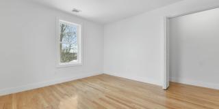 62 W Milton St Gallery 33