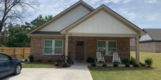 3 Bedroom/ 2 Bathroom Home in Great Location! Gallery 1