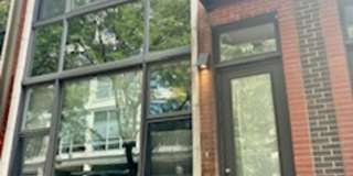 917 N Kingsbury Gallery 1