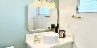 PARTIALLY FURNISHED 3br/2.5ba/2pkg Townhouse w/ENCL yard! Gallery 21