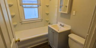 Beautiful 3 Br 1 Ba in Heart of KC MO Gallery 11
