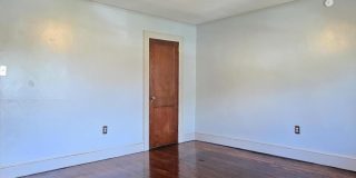 542 Deacon Street Gallery 18