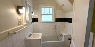 Oakview Elementary, 1042 Ada 3 bedroom house with basement Gallery 11