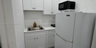 2442 NE 3rd Ct Gallery 4