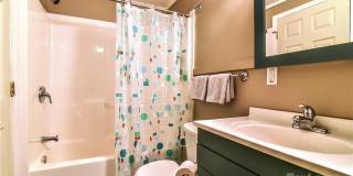 543 College Street Gallery 15