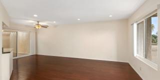 Woodlands South - La Jolla Townhome Gallery 6