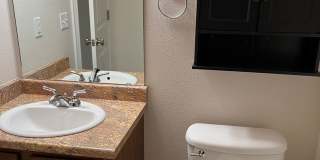 5 BEDROOM, 4 BATHROOM TOWNHOUSE WITH 2 CAR DETACHED GARAGE Gallery 9