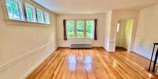 Spacious 6 bedroom 3.5 bath Tudor Townhouse w/Deck close to Georgetown University & Hospital Gallery 8