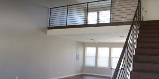 CONTEMPORARY URBAN CONDO NEAR DOWNTOWN Gallery 4