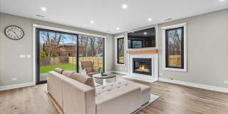 148 Oak Street Gallery 8