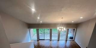 Beautiful renovated East Memphis condo located in the Richland area! Community Pool! Small pets allowed, fees apply. Gallery 1