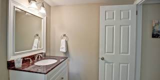 FURNISHED: Modern 6 Bdrm (7 beds) Home with BBQ, Foosball, HotTub & Private Pool - Close To Airport&Downtown Gallery 33
