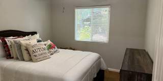 Wonderful 3 bed , 2 bath in Sunnyside Area Gallery 21