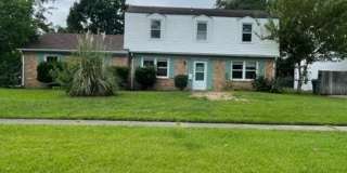Newly Renovated 3 Bedroom 2.5 Bath House on Large Fenced Corner lot Gallery 1