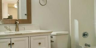 Refurbished Second Floor 1bd Condo With Pool & In-unit Laundry Gallery 5
