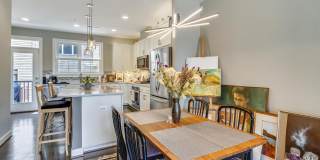 GREAT LOCATION!! Stunning 3BD/3.5BA luxury 4-level townhouse! Gallery 20