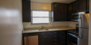 1942 Linden Ave Gallery 1